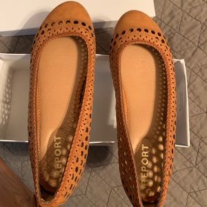 Report women’s tan flats